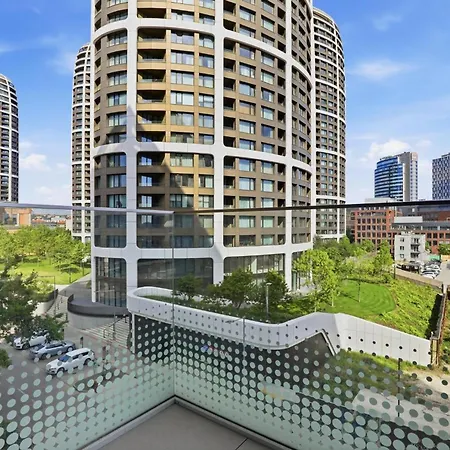 Modern 2-bedroom In Downtown Apartment