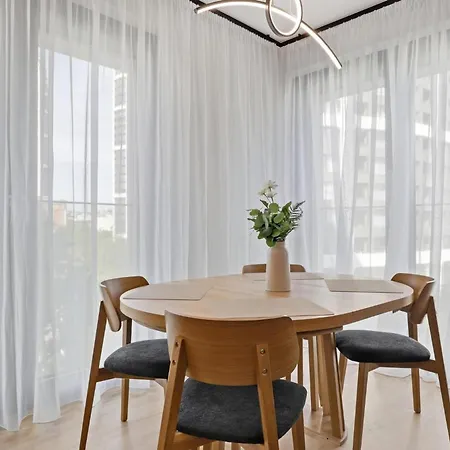Modern 2-bedroom In Downtown Apartment