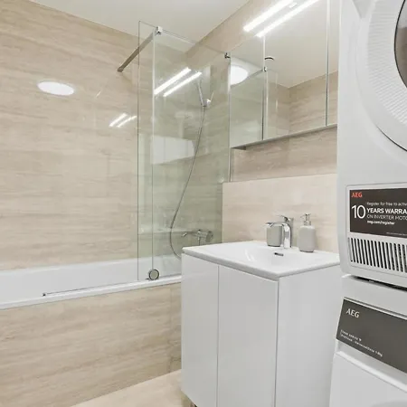 Modern 2-bedroom In Downtown Apartment Pressburg