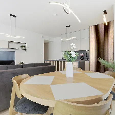 Metropolis 2 Bedroom In Downtown *