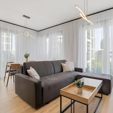 Modern 2-bedroom In Downtown Apartment *
